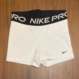 Women’s Nike Pro Shorts 3”